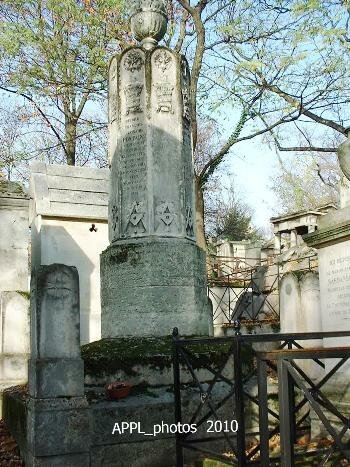Tombe de Fontaine au cimetière du Père Lachaise.
