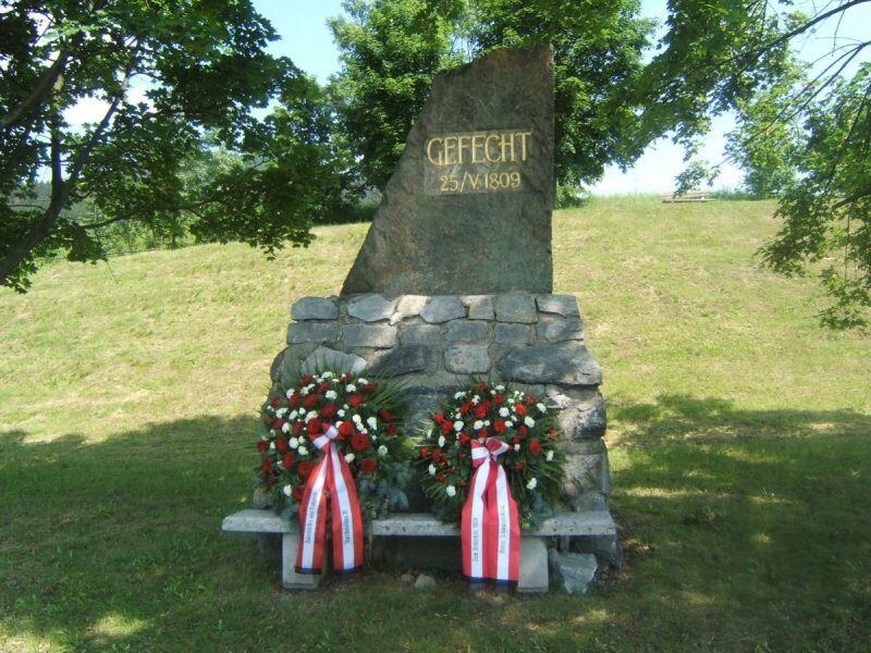 Monument commémoratif au cimetière militire